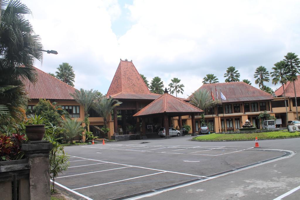 Laras Asri Resort & Spa Salatiga Exterior photo