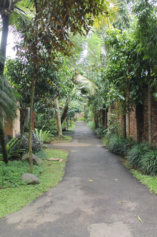 Laras Asri Resort & Spa Salatiga Exterior photo