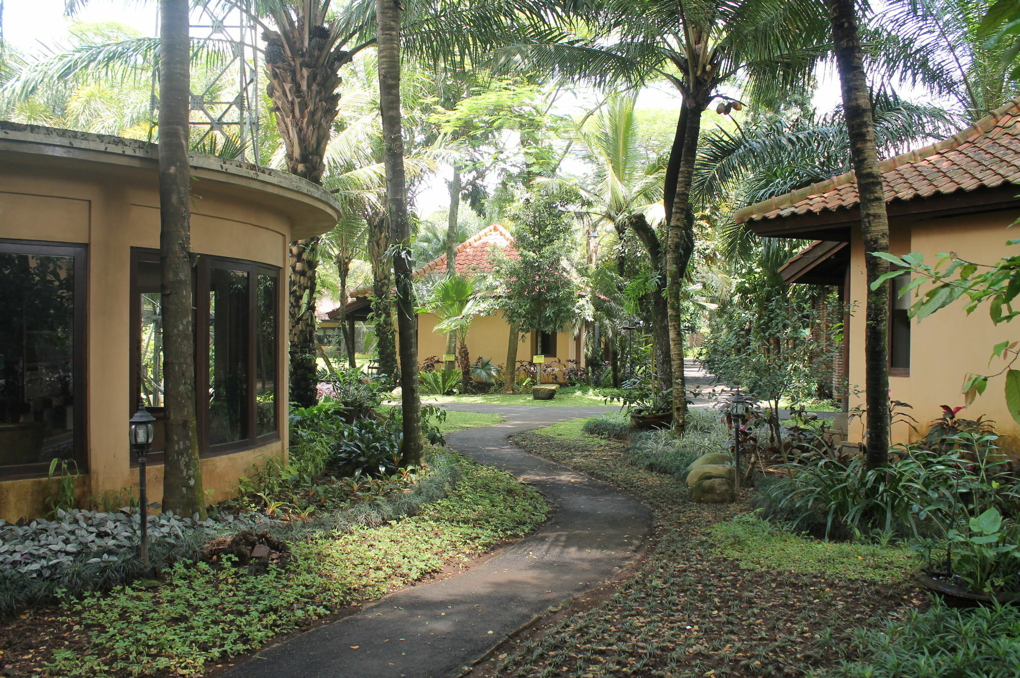Laras Asri Resort & Spa Salatiga Exterior photo